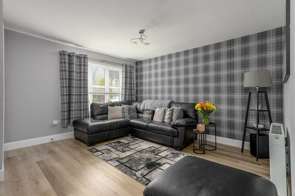 Property photo 2 of 16 Lounge