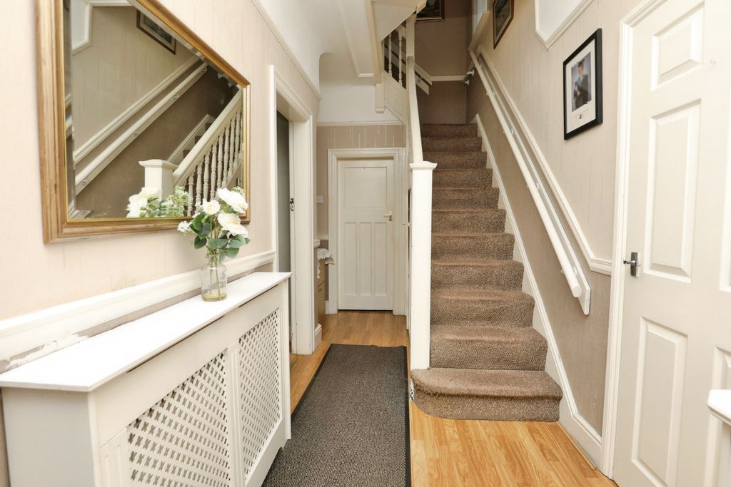 Property photo 2 of 30 11