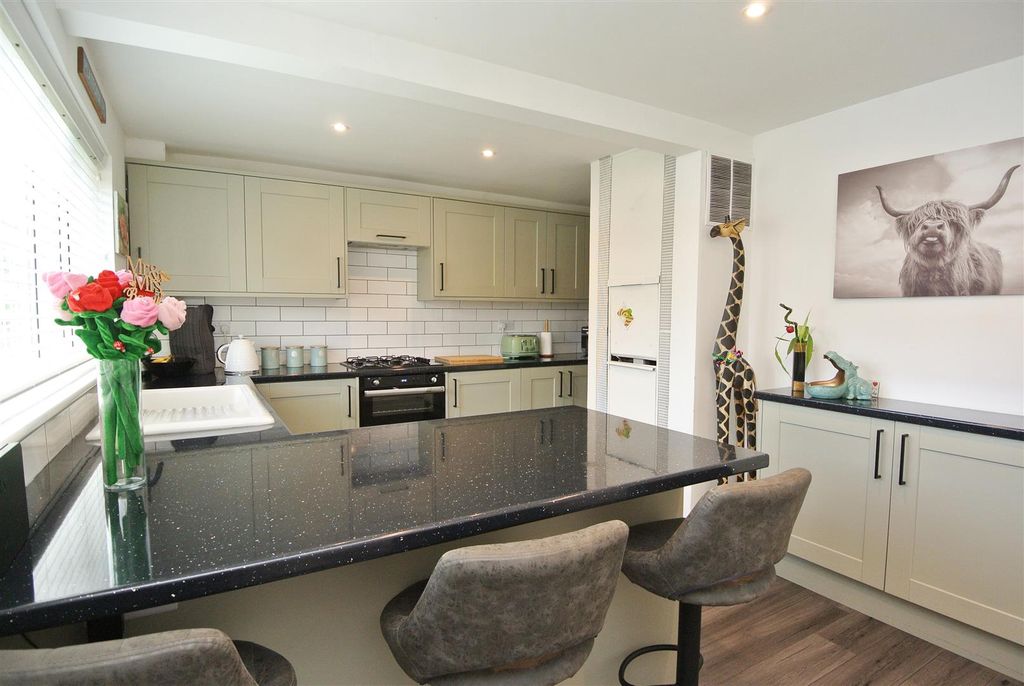 Property photo 3 of 13 Wcr Kitchen2.Jpg