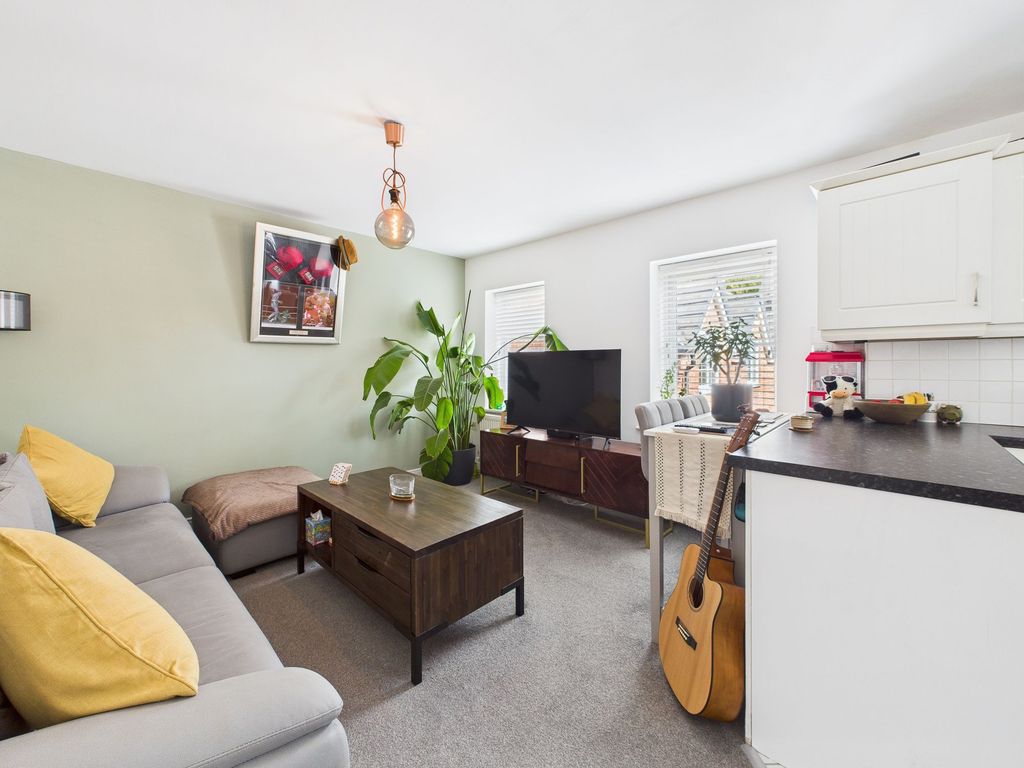 Property photo 2 of 16 Open-Plan Living