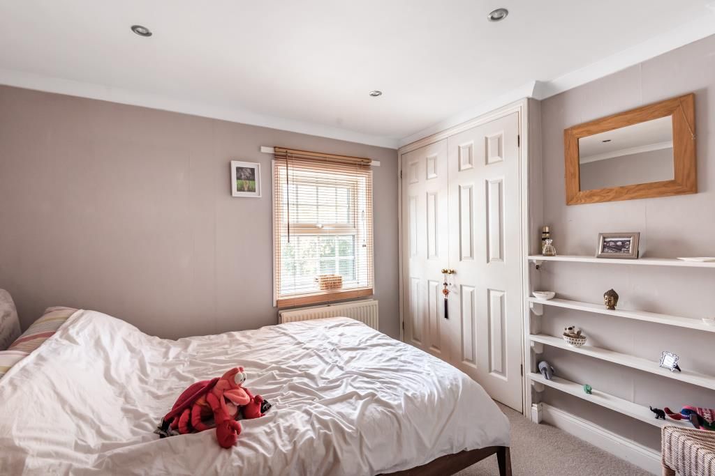 Property photo 2 of 9 Bedroom
