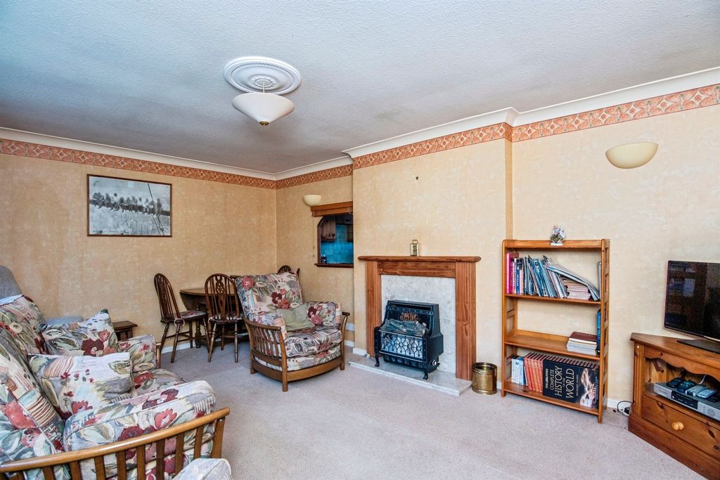 Property photo 2 of 17