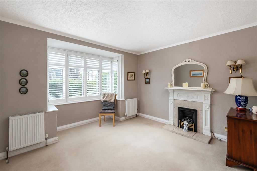 Property photo 3 of 24 15 Silverlea Gardens Internals11.Jpg