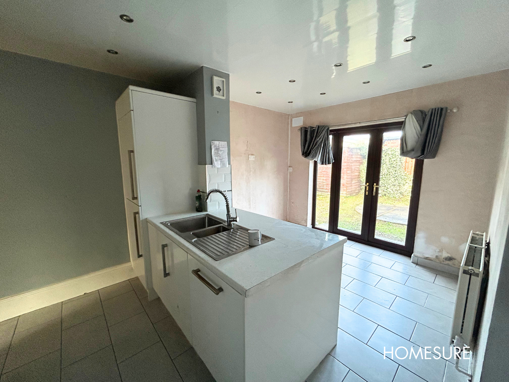 Property photo 3 of 8 Kitchen