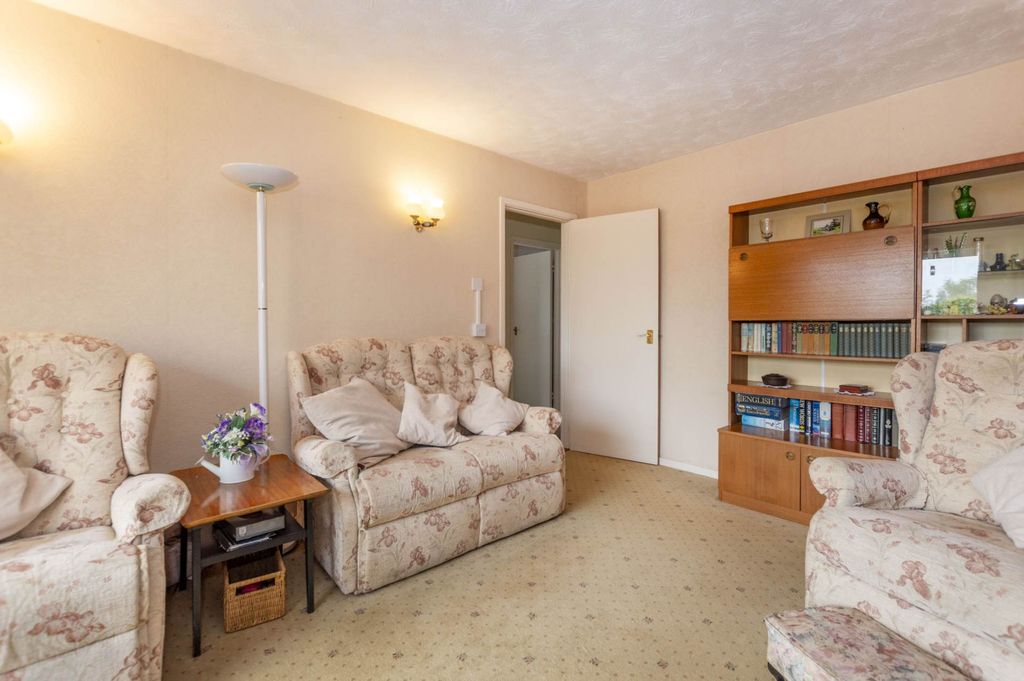Property photo 3 of 12