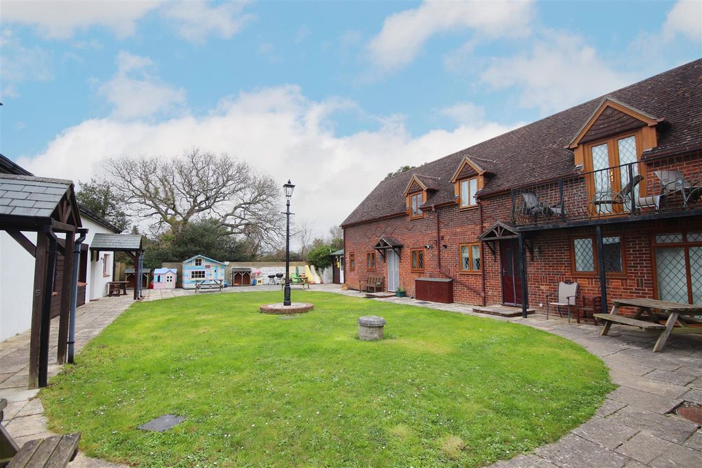 Property photo 3 of 19 Garden.Jpg