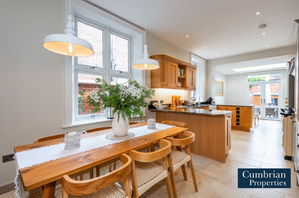 Property photo 2 of 31 Dining Kitchen