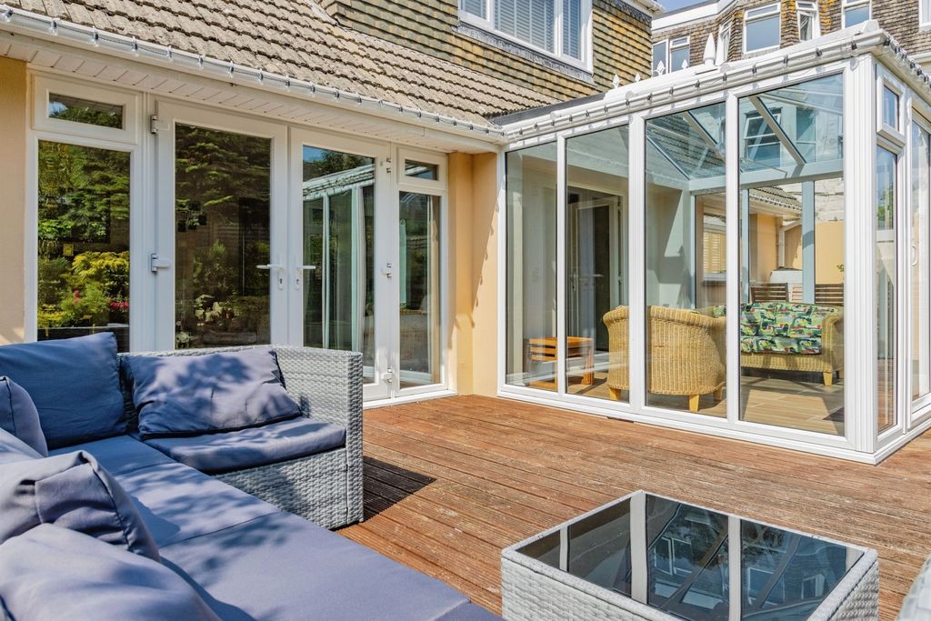 Property photo 3 of 31