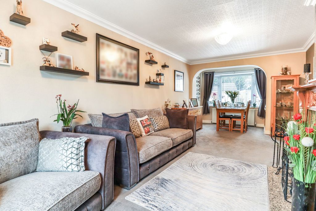 Property photo 2 of 28