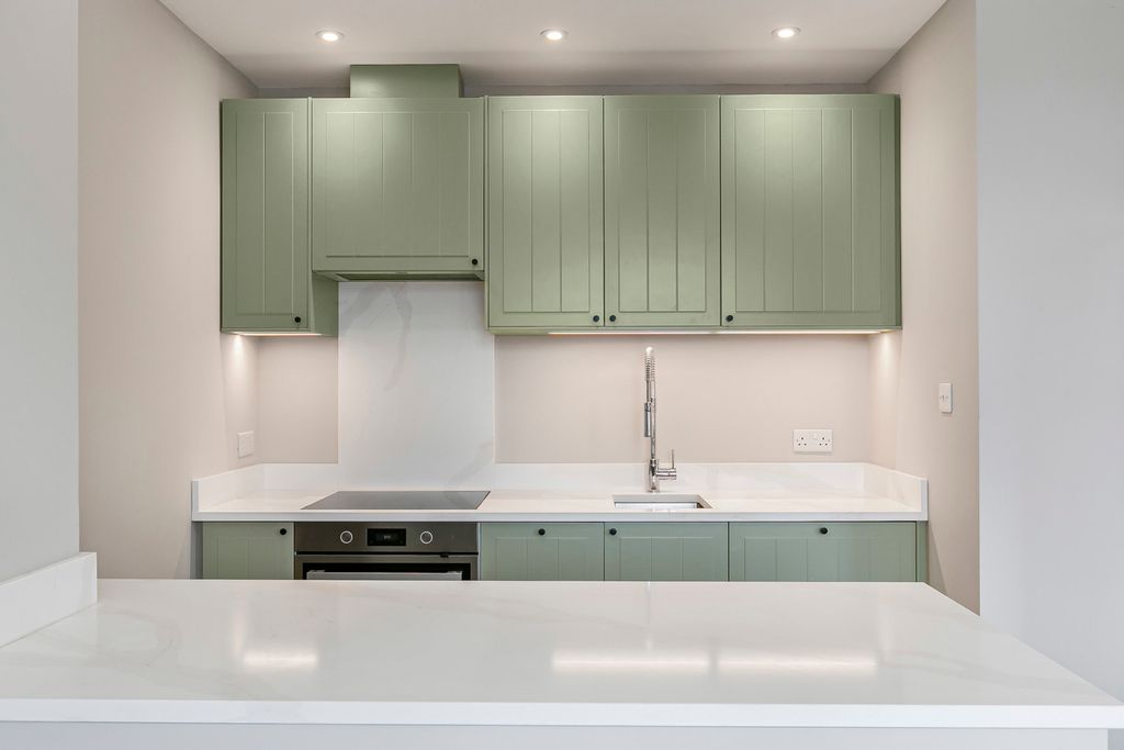 Property photo 3 of 17 Kitchen