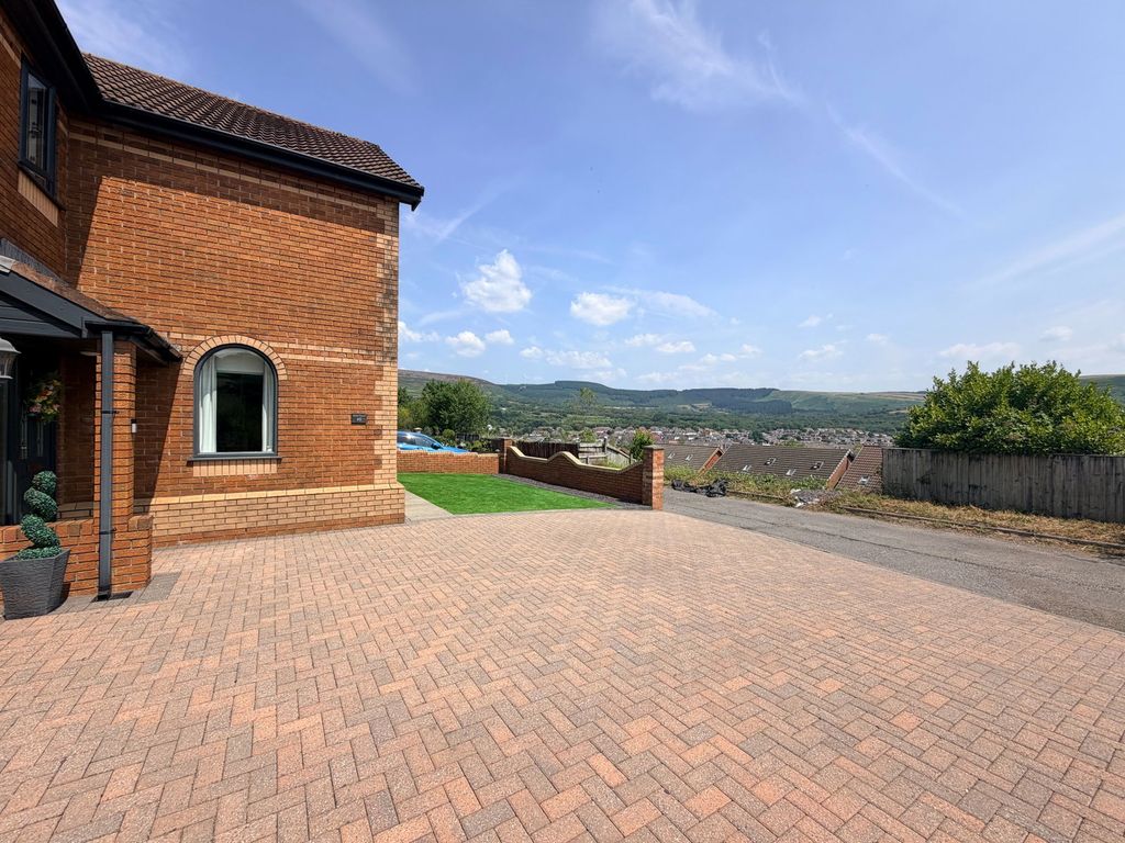 Property photo 2 of 59