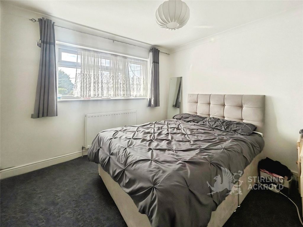 Property photo 2 of 9 Bedroom