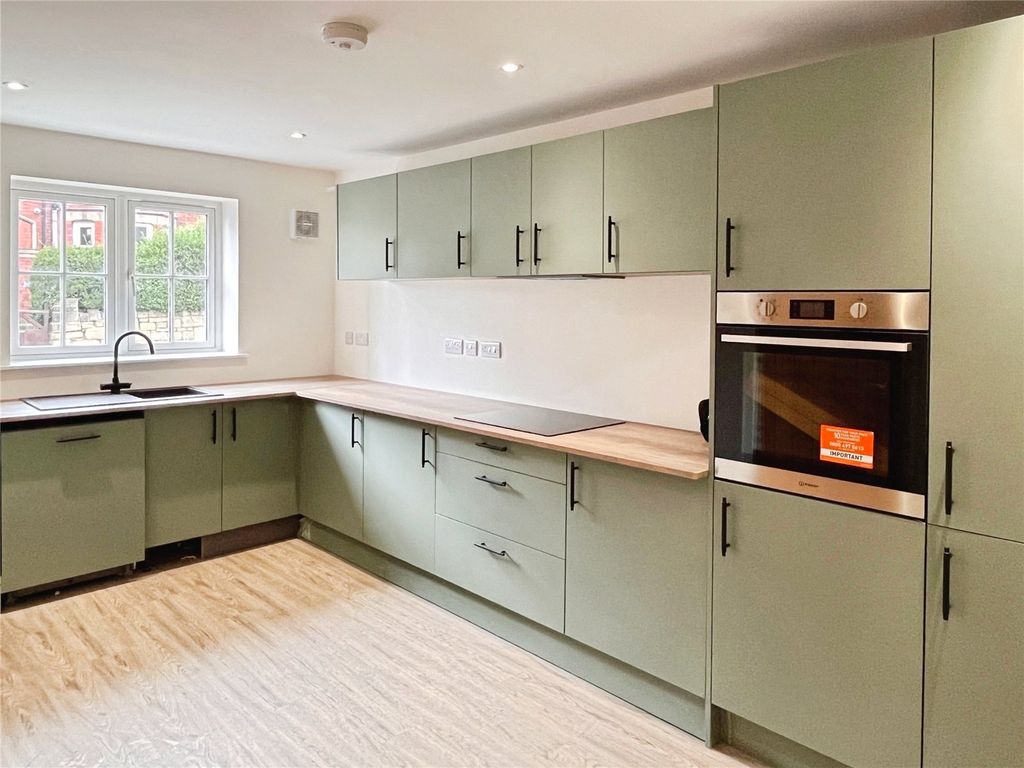 Property photo 3 of 10 Kitchen