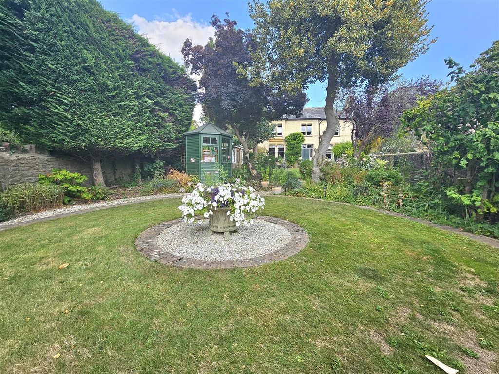 Property photo 2 of 22