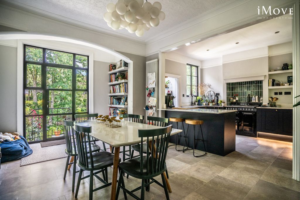 Property photo 1 of 31