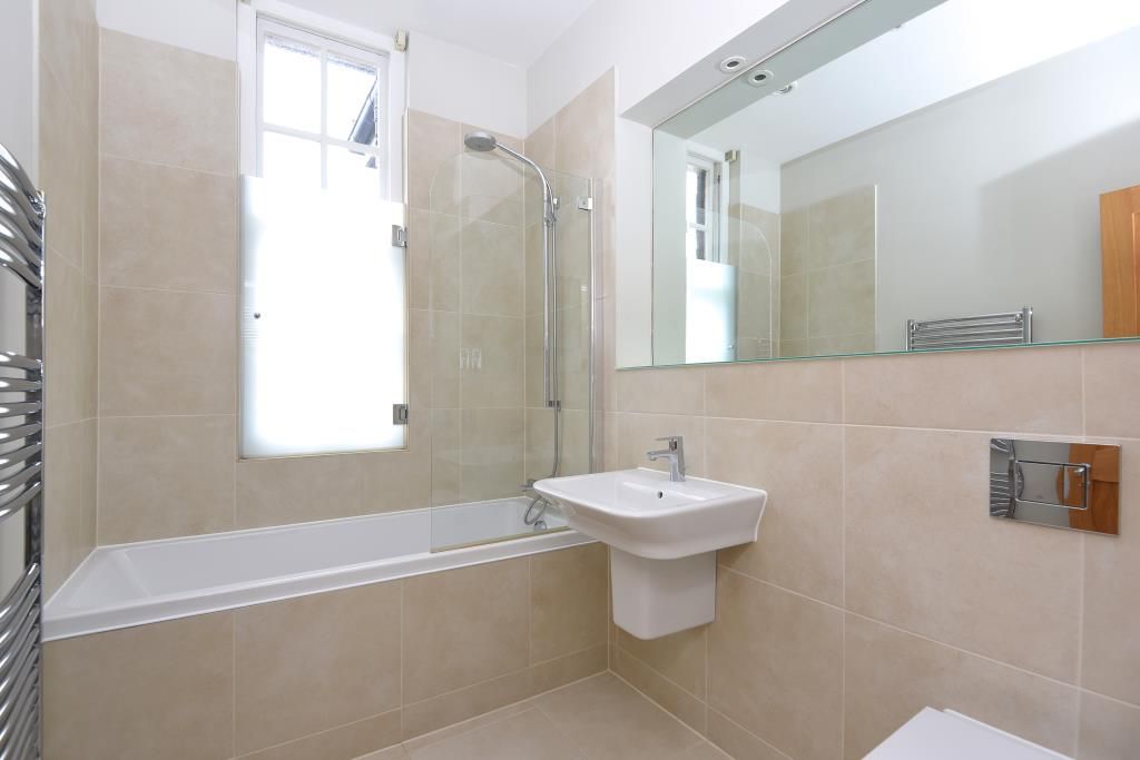 Property photo 3 of 10 Bathroom