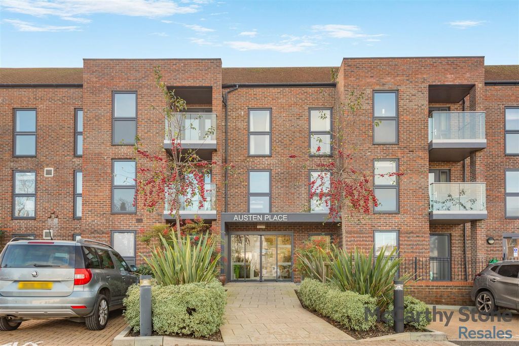 Property photo 1 of 26 8671985-Exterior10.Jpg