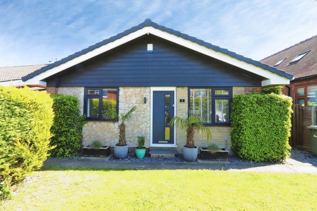 Property photo 1 of 15 Front Garden