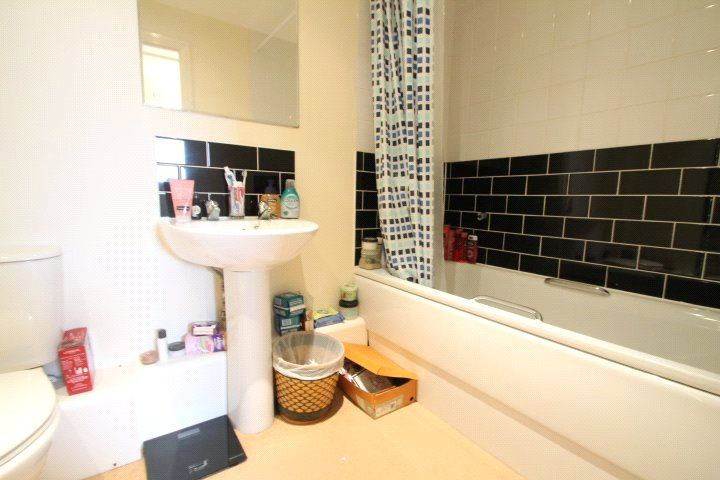 Property photo 2 of 7 Bathroom