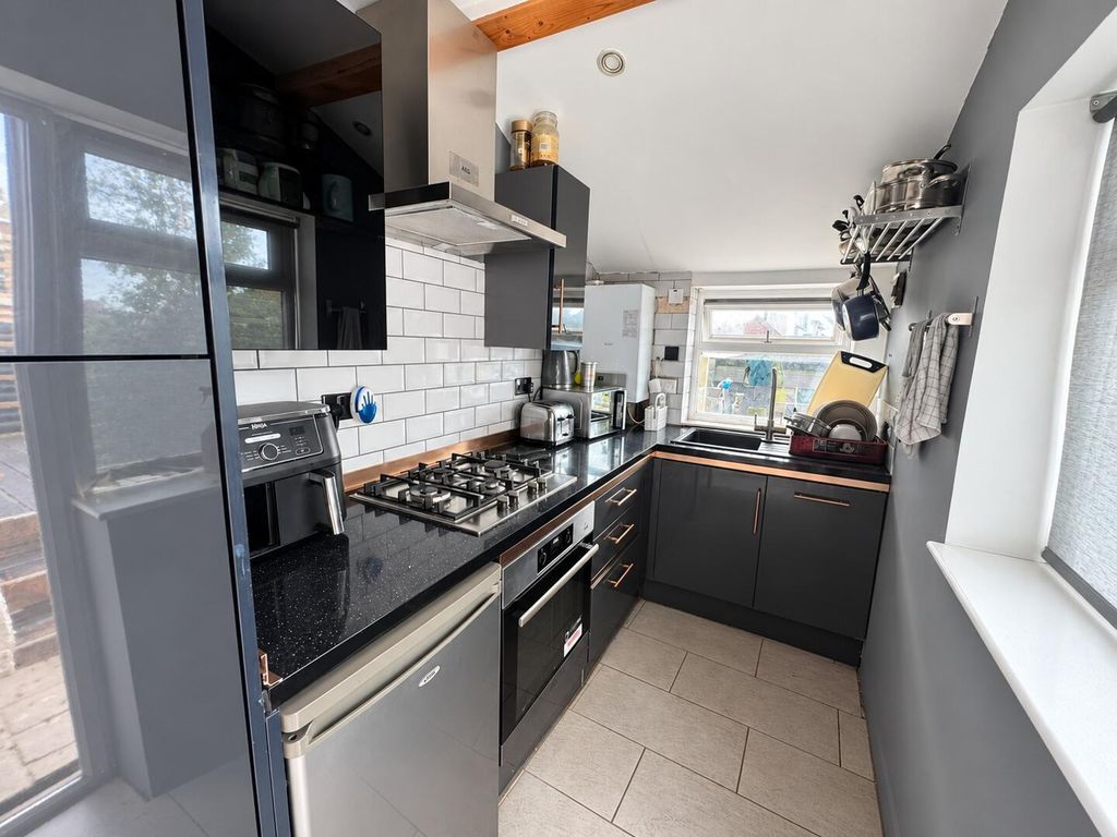 Property photo 3 of 6 Kitchen