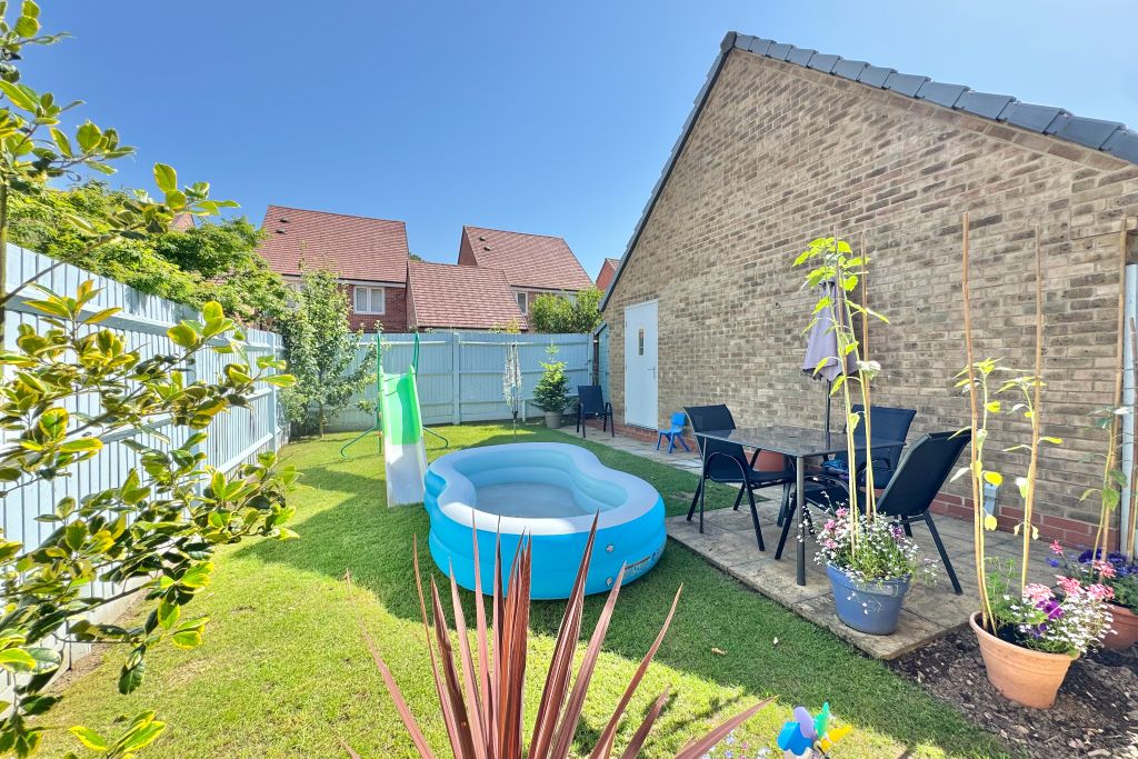 Property photo 3 of 12 Garden