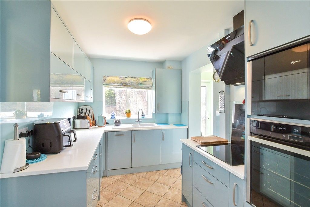 Property photo 3 of 16 Kitchen