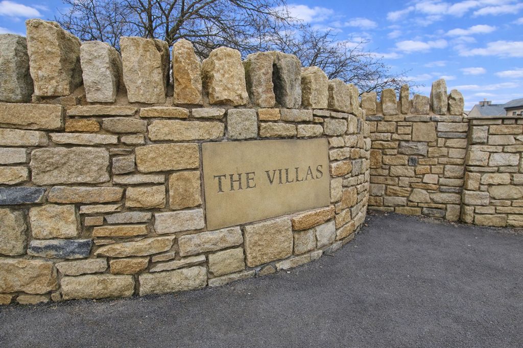 Property photo 2 of 43