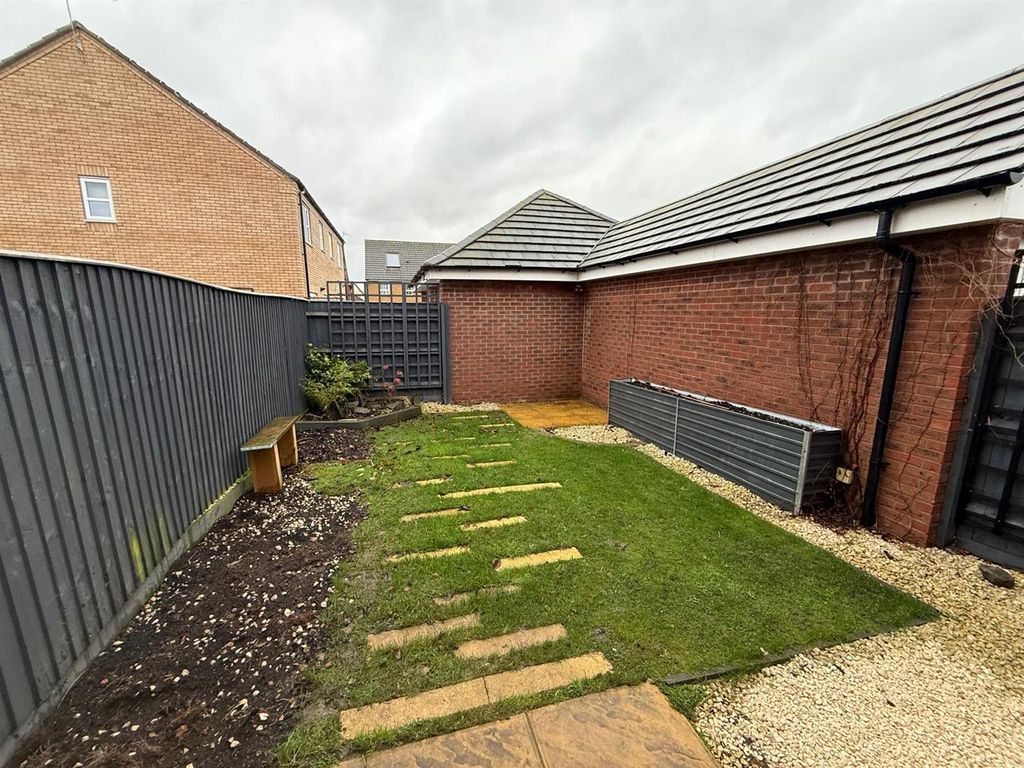 Property photo 1 of 28 Back Garden.Jpeg