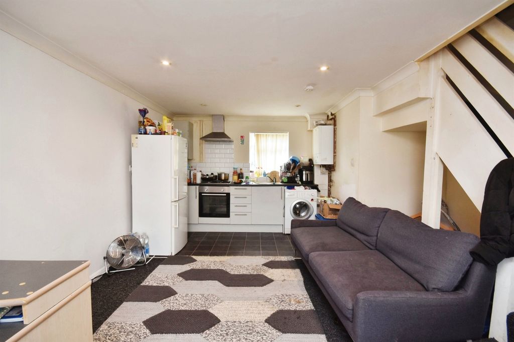 Property photo 2 of 7 Bathroom