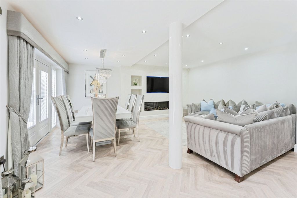 Property photo 3 of 31 Picture No. 15