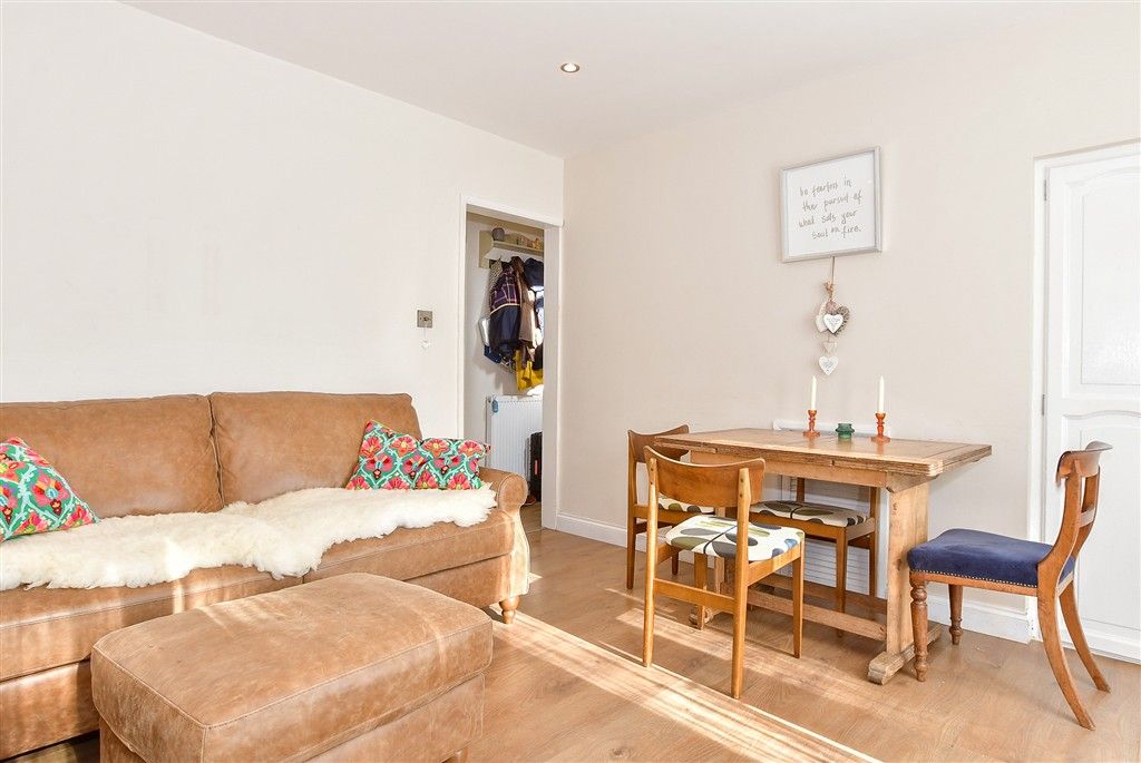 Property photo 3 of 19 Lounge