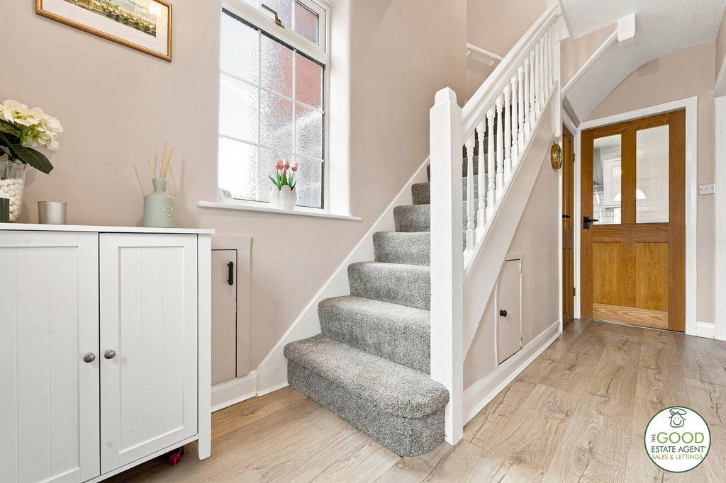 Property photo 2 of 33