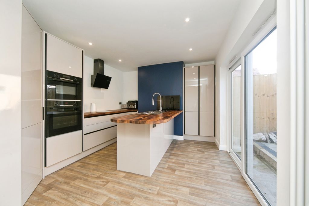 Property photo 3 of 19 Pbox-Img.Jpg