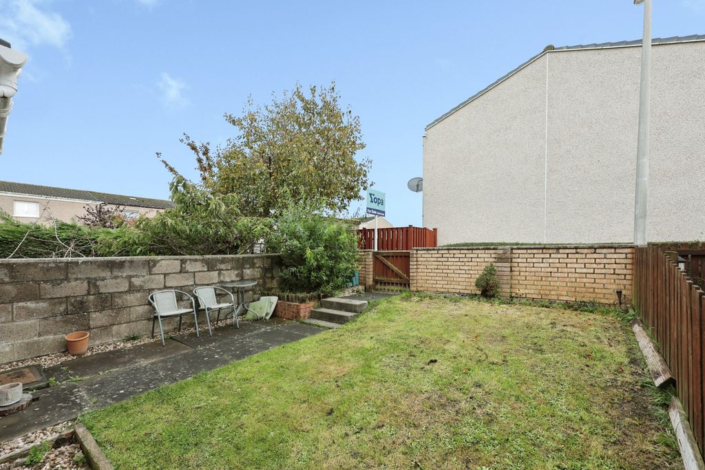 Property photo 2 of 23 Front Garden