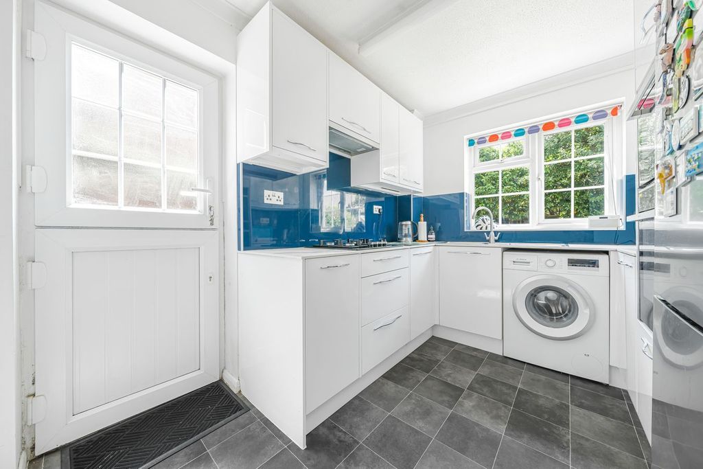 Property photo 3 of 12