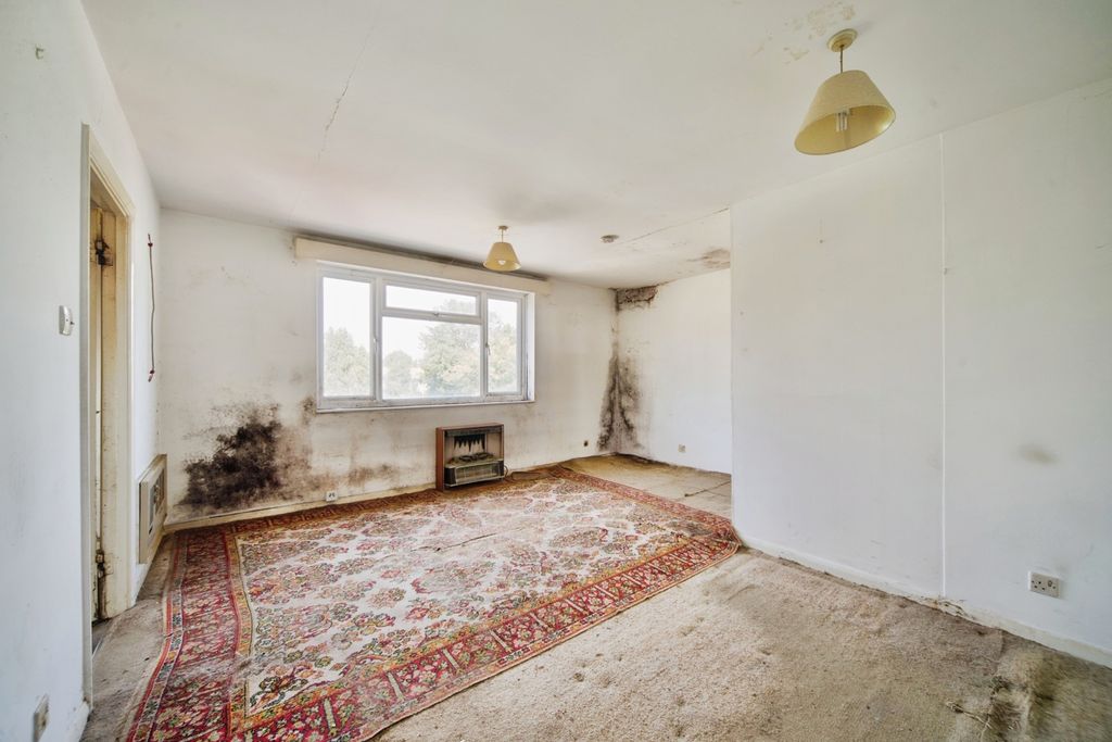 Property photo 2 of 17 Photo