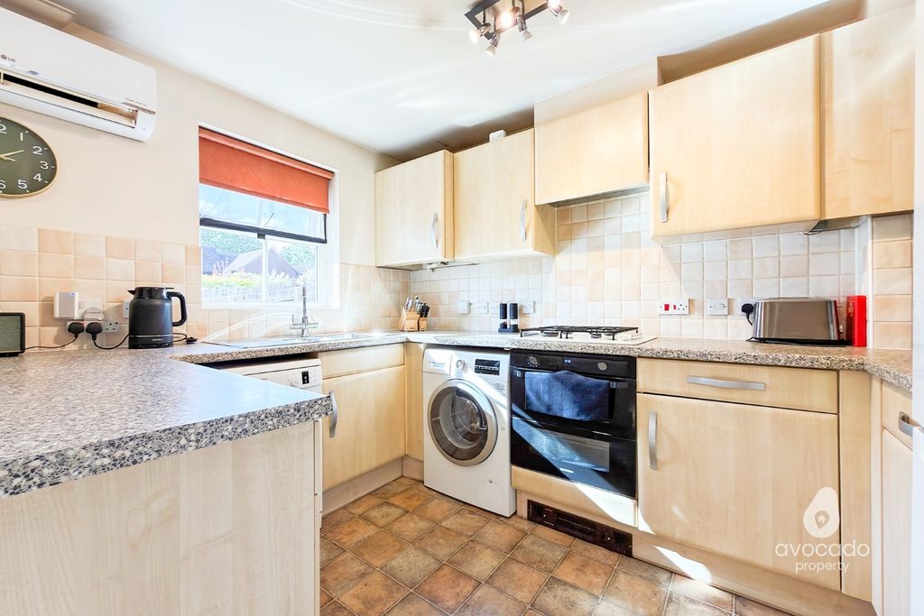 Property photo 3 of 17 5695905