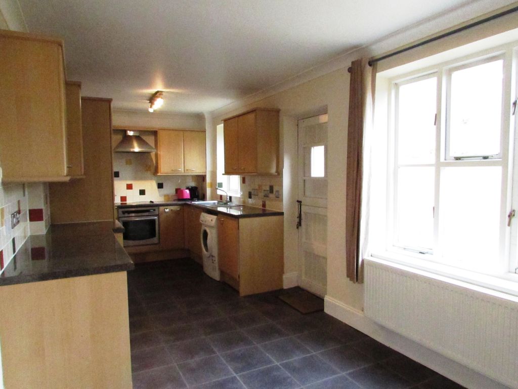 Property photo 2 of 9 Kitchen