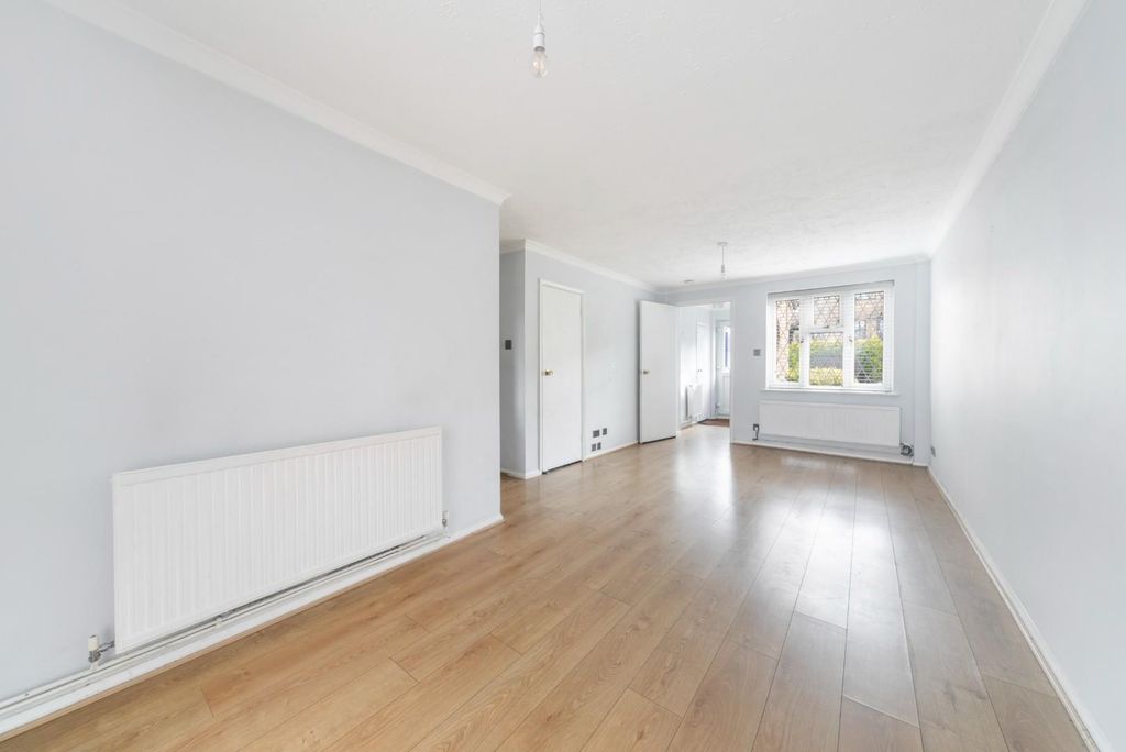 Property photo 2 of 14 Morston Close