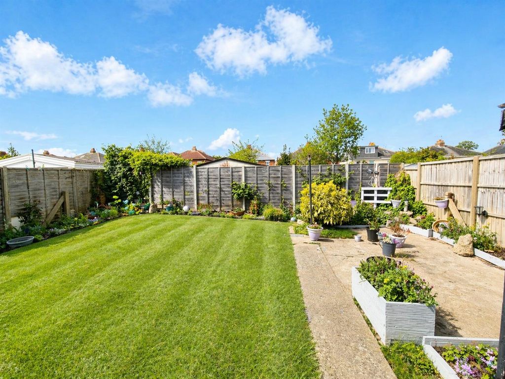 Property photo 2 of 9 Garden