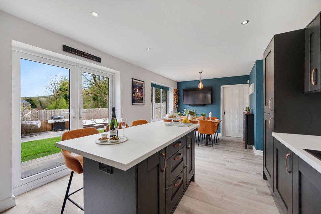 Property photo 3 of 39