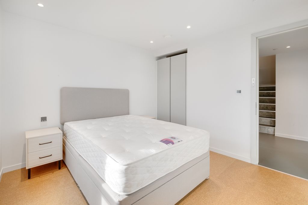 Property photo 3 of 8 95-Balfron-Tower-6