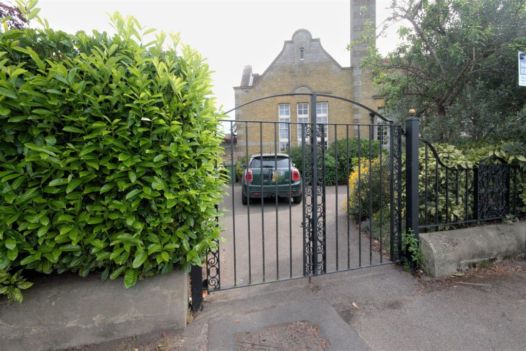 Property photo 2 of 21