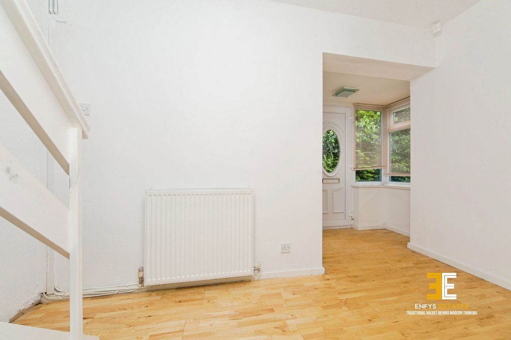 Property photo 3 of 27