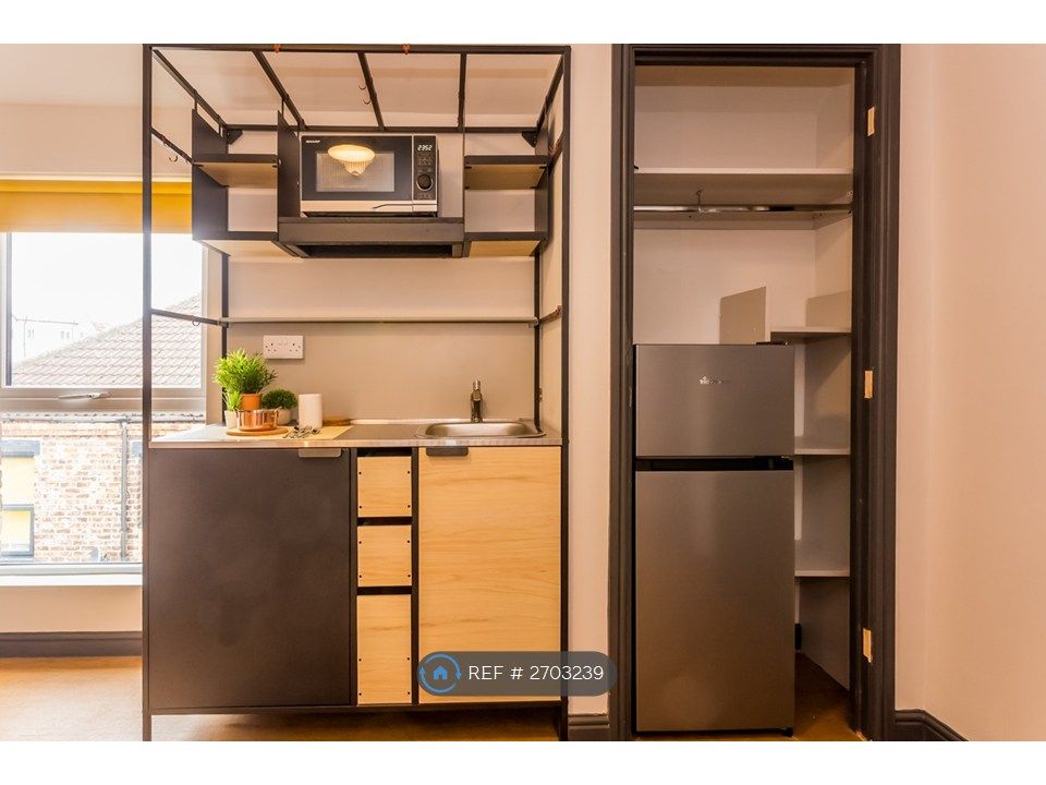 Property photo 2 of 4 Room 6 Kitchenette