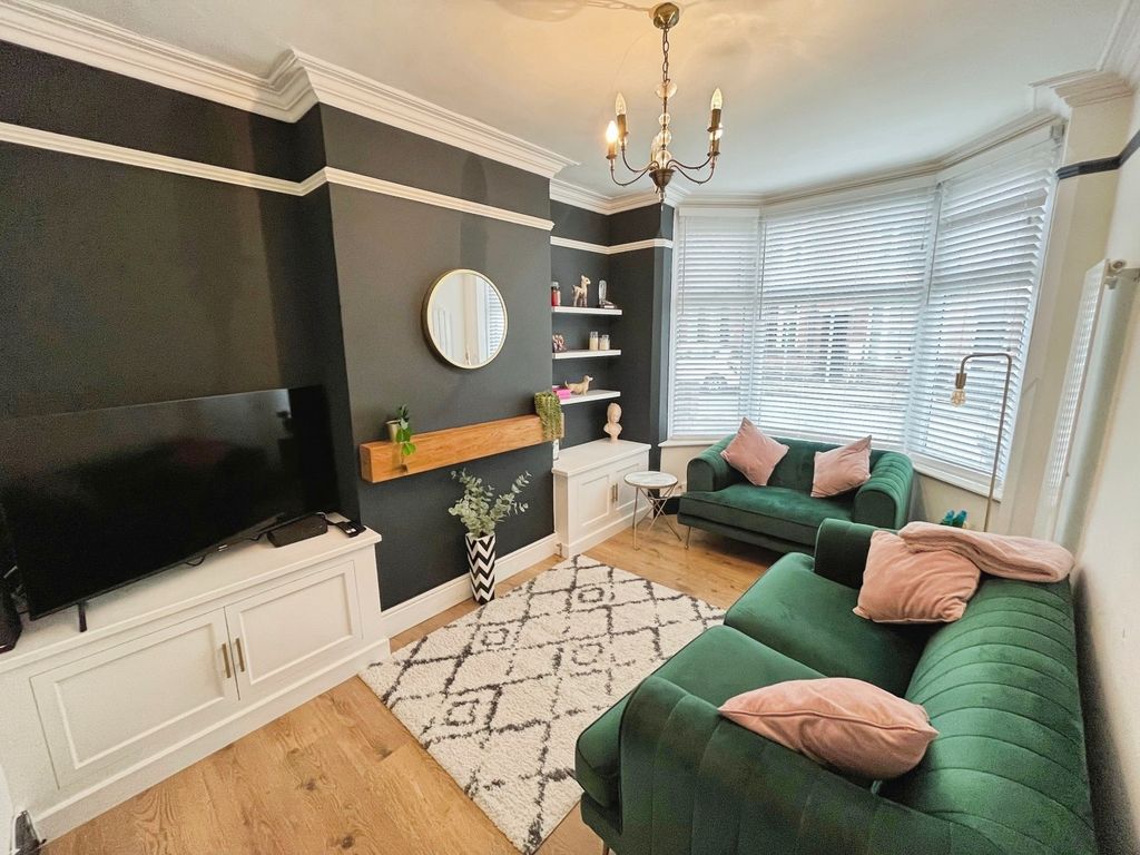 Property photo 2 of 13 Lounge