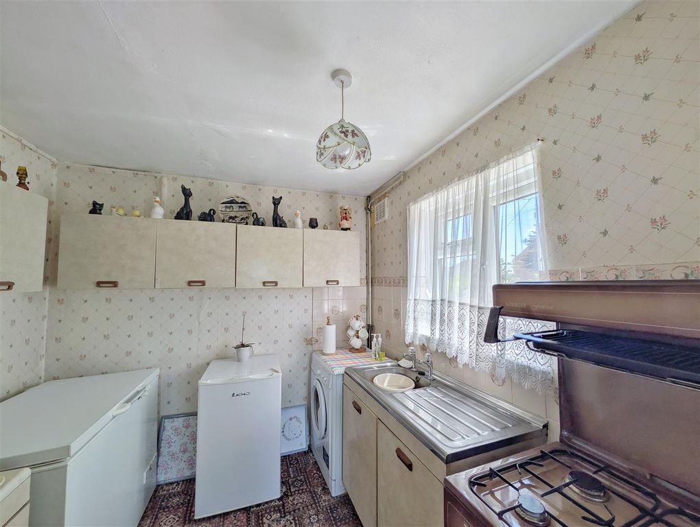 Property photo 3 of 22 Kitchen