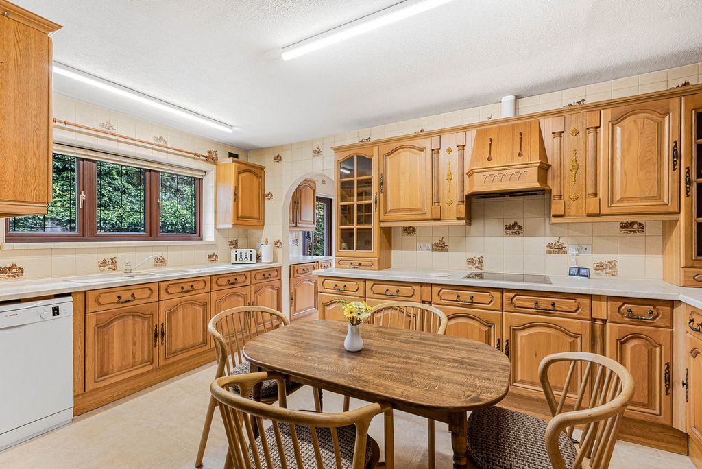 Property photo 3 of 32