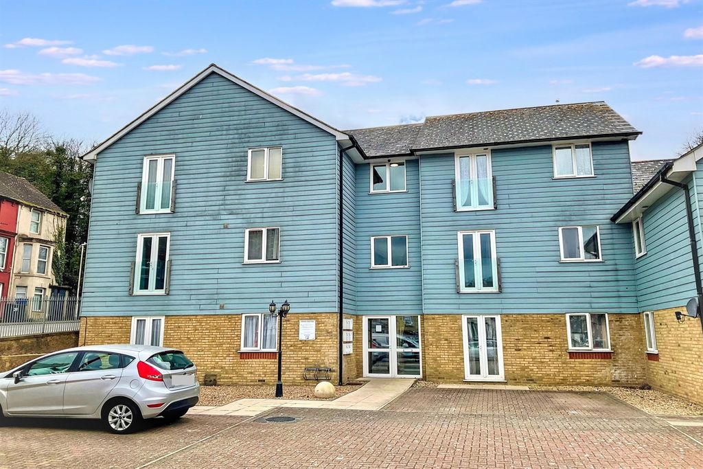 Property photo 1 of 10 (Main)