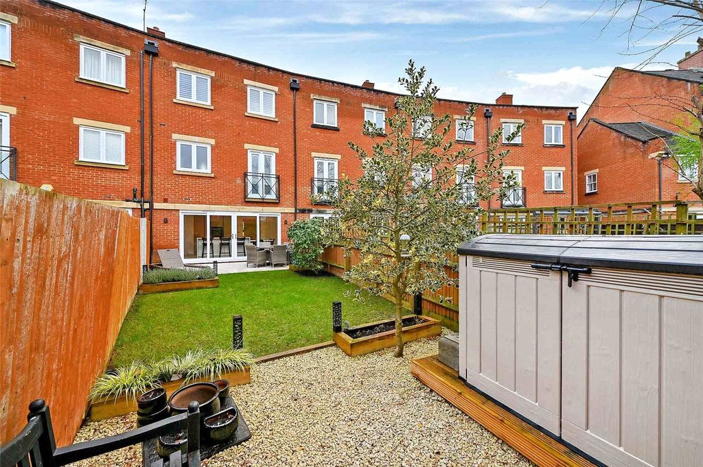 Property photo 3 of 20 Front